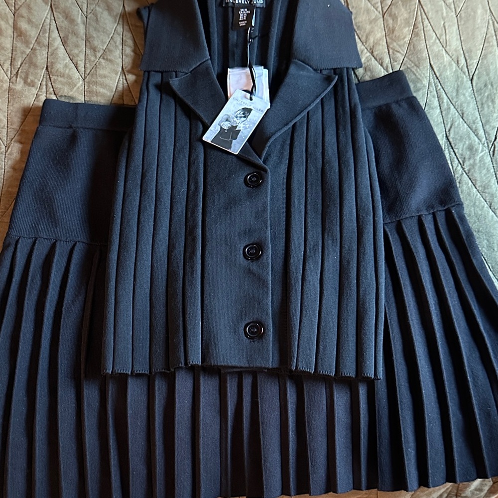 Sincerely Jules Classic Black Pleated Skirt Set